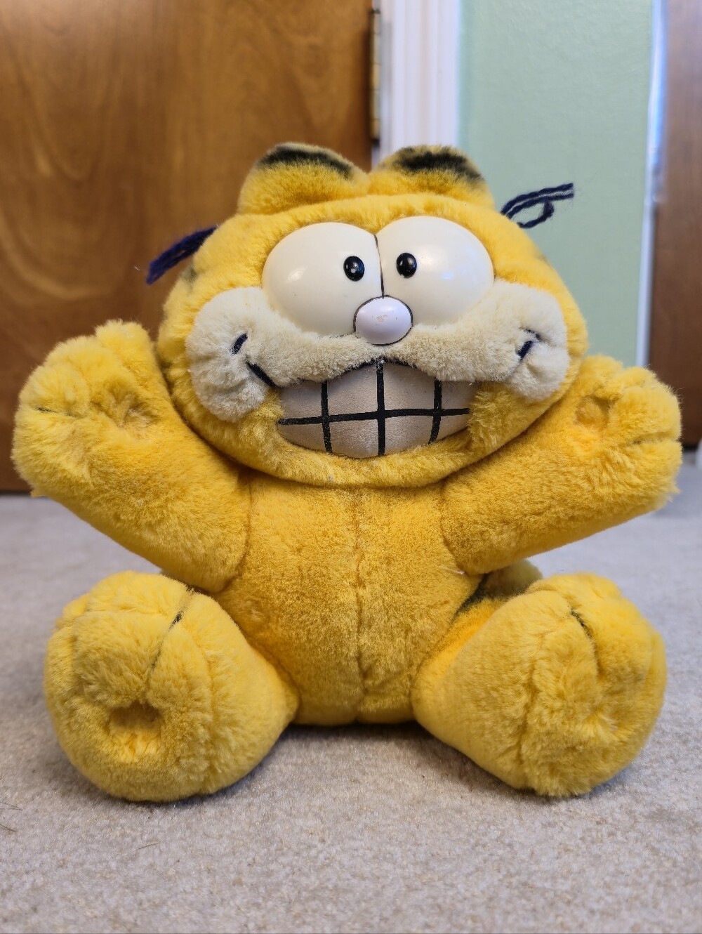 Vintage 1981 Garfield the Cat Stuck On You Plush Car Window without Suction Cups
